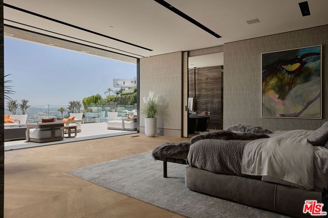 9330 Flicker Way, Los Angeles, CA 90069