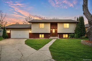 2465 Egelston Avenue, Burton, MI 48509