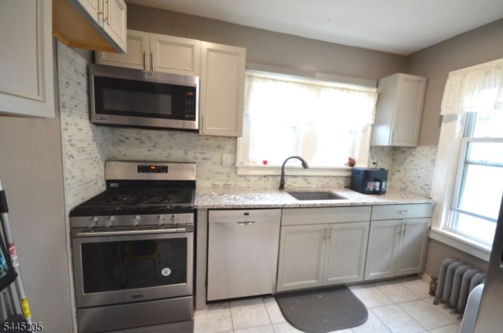 613 Ripley Pl, Westfield Town, NJ 07090 — photo 2