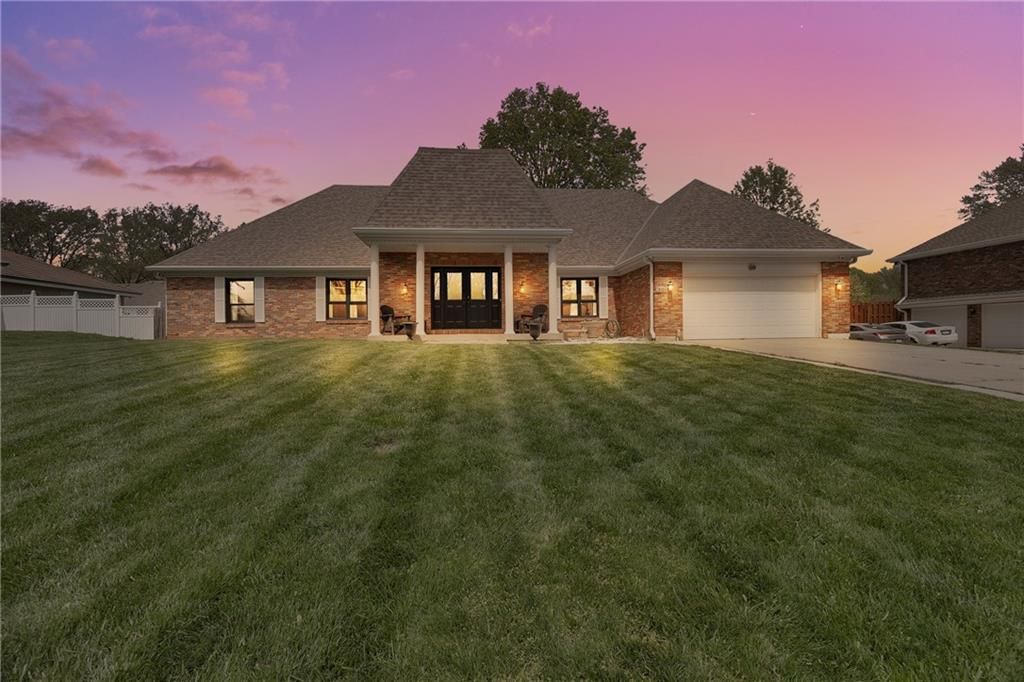 16424 E George Franklyn Drive, Independence, MO 64055