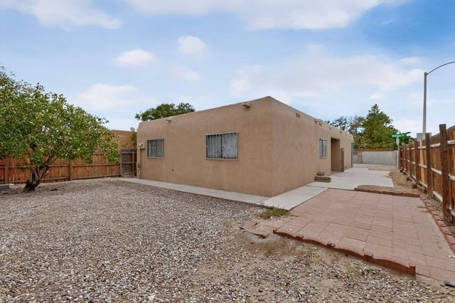 6075 Redlands Road NW, Albuquerque, NM 87120