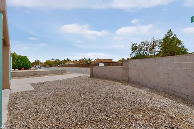 6075 Redlands Road NW, Albuquerque, NM 87120