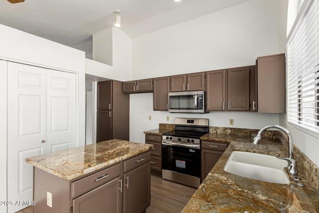 768 S MARTINIQUE Drive, Gilbert, AZ 85233