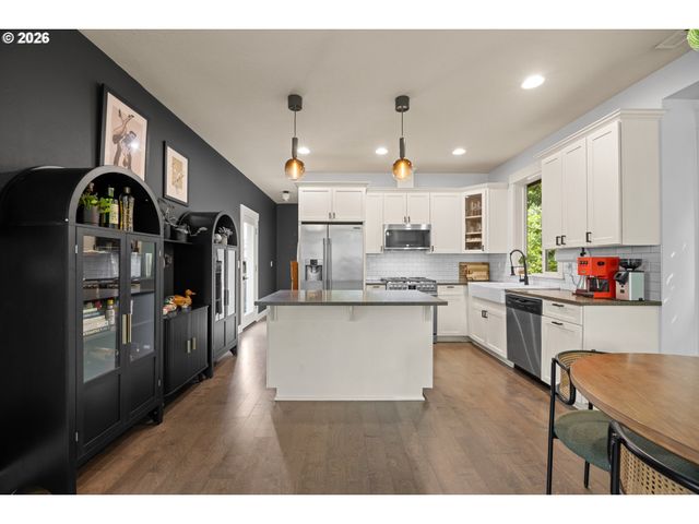 6929 N ARMOUR St, Portland, OR 97203