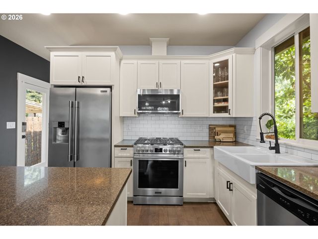 6929 N ARMOUR St, Portland, OR 97203
