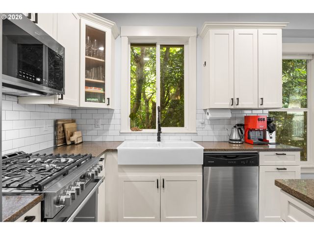 6929 N ARMOUR St, Portland, OR 97203