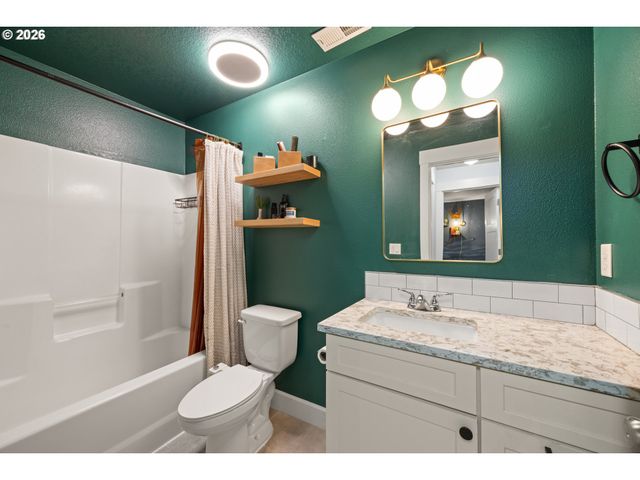 6929 N ARMOUR St, Portland, OR 97203