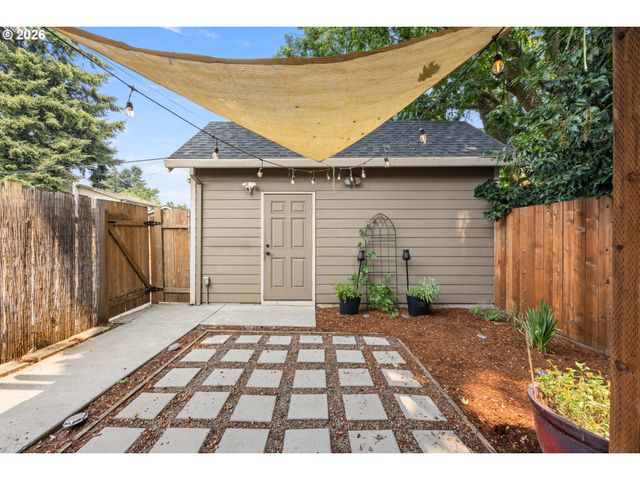 6929 N ARMOUR St, Portland, OR 97203