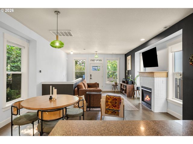 6929 N ARMOUR St, Portland, OR 97203