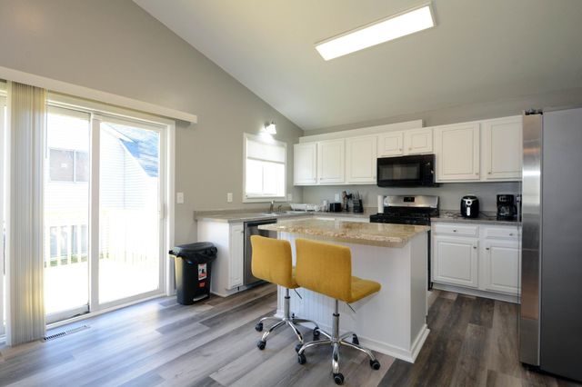 1799 Hilo Avenue N, Oakdale, MN 55128