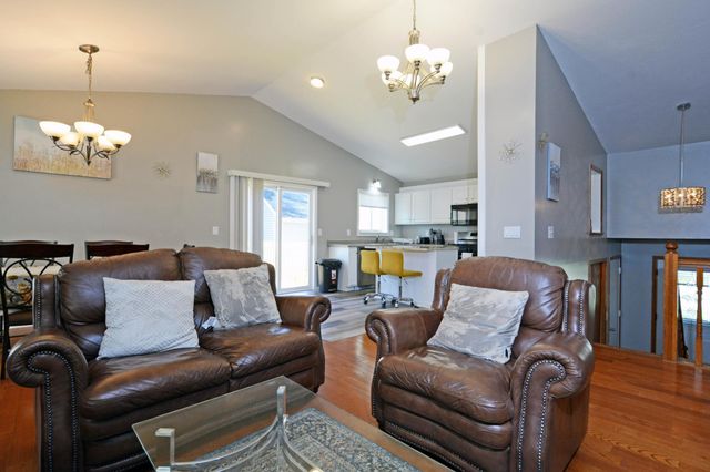 1799 Hilo Avenue N, Oakdale, MN 55128