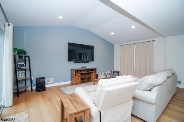 22 Mountain Ave, Rockaway Twp., NJ 07866