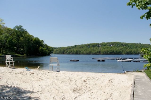 22 Mountain Ave, Rockaway Twp., NJ 07866