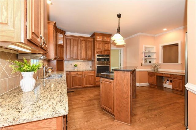 2713 Saint Andrews Court, Jamestown, NC 27282