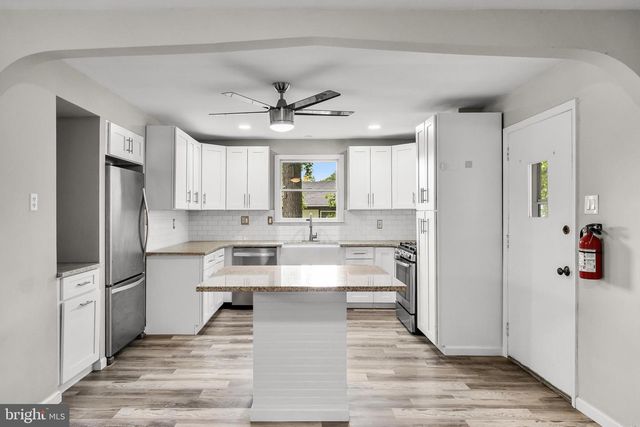 959 W KINGS HWY, Mount Ephraim, NJ 08059