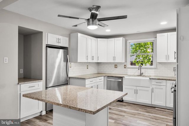 959 W KINGS HWY, Mount Ephraim, NJ 08059