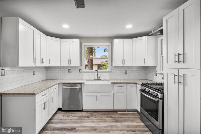959 W KINGS HWY, Mount Ephraim, NJ 08059