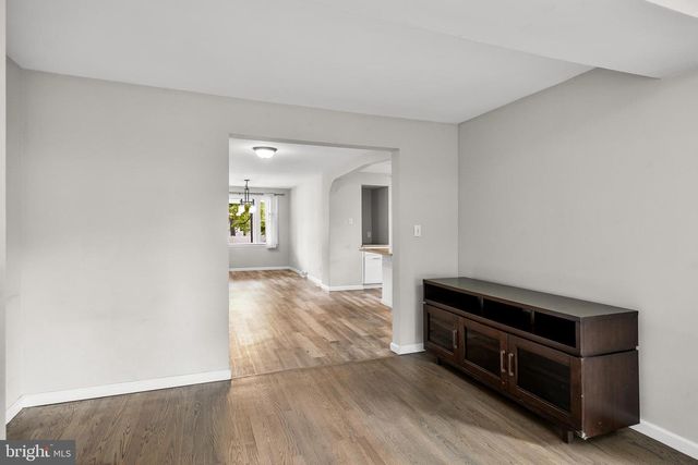 959 W KINGS HWY, Mount Ephraim, NJ 08059
