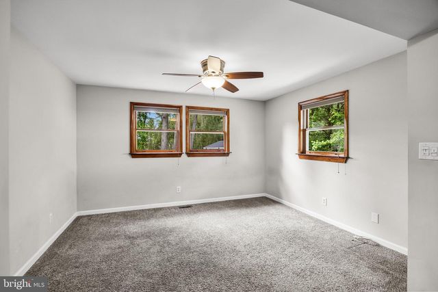 959 W KINGS HWY, Mount Ephraim, NJ 08059