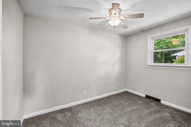 959 W KINGS HWY, Mount Ephraim, NJ 08059