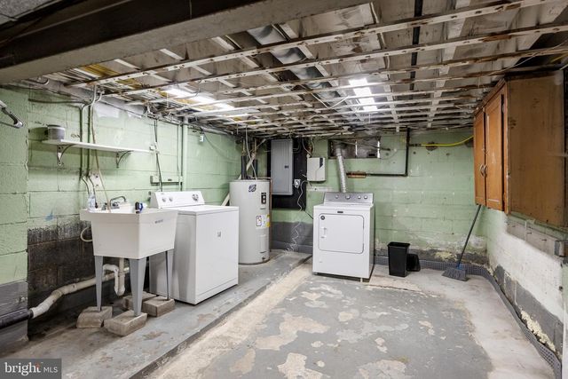 959 W KINGS HWY, Mount Ephraim, NJ 08059