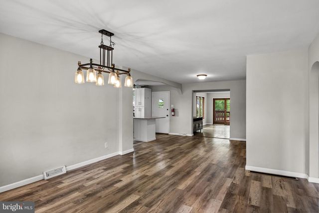 959 W KINGS HWY, Mount Ephraim, NJ 08059