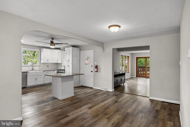 959 W KINGS HWY, Mount Ephraim, NJ 08059