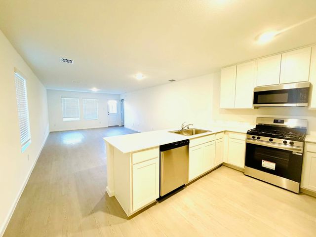 2017 Belgian Drive, Aubrey, TX 76227