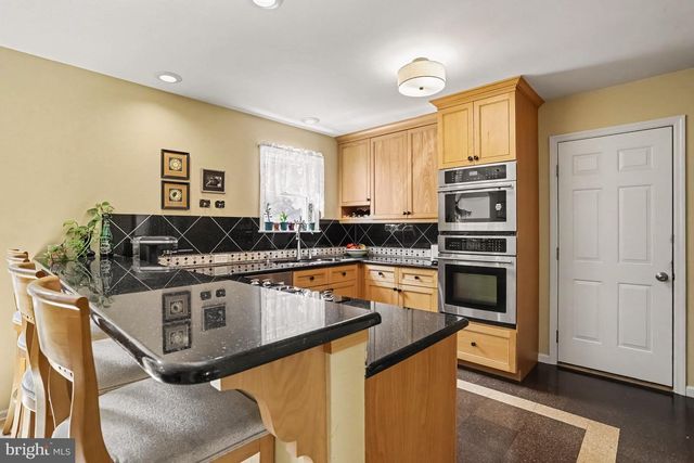 519 COLONIAL CRESCENT DR, Lititz, PA 17543