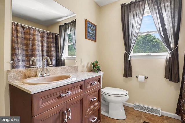 519 COLONIAL CRESCENT DR, Lititz, PA 17543