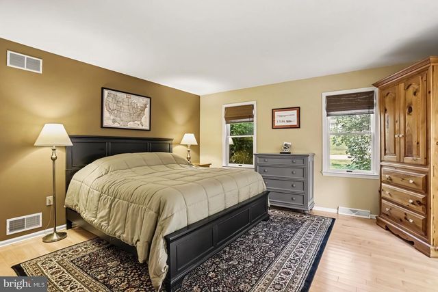 519 COLONIAL CRESCENT DR, Lititz, PA 17543