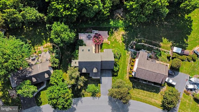 519 COLONIAL CRESCENT DR, Lititz, PA 17543
