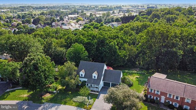519 COLONIAL CRESCENT DR, Lititz, PA 17543