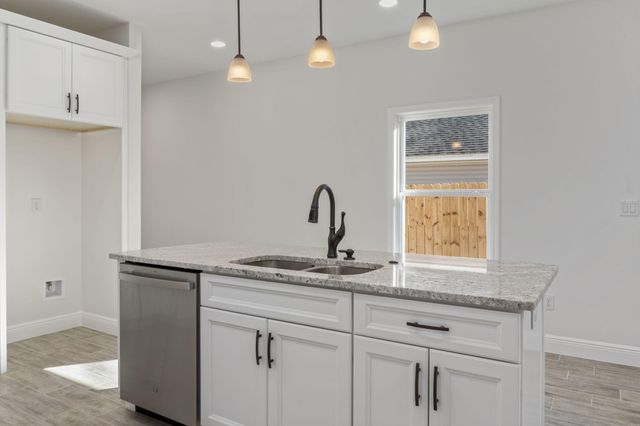 751 E Chestnut East Avenue, Crestview, FL 32536