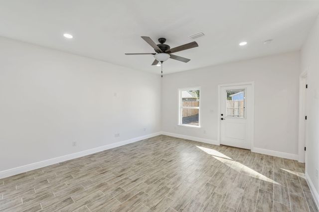 751 E Chestnut East Avenue, Crestview, FL 32536