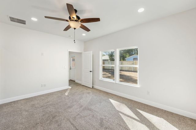 751 E Chestnut East Avenue, Crestview, FL 32536