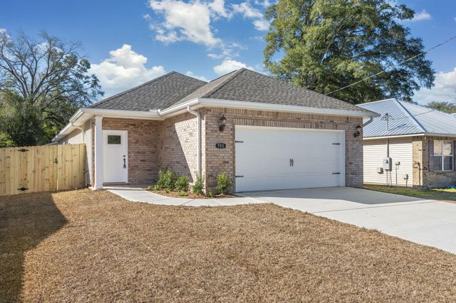 751 E Chestnut East Avenue, Crestview, FL 32536