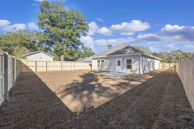 751 E Chestnut East Avenue, Crestview, FL 32536