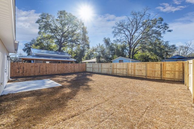 751 E Chestnut East Avenue, Crestview, FL 32536