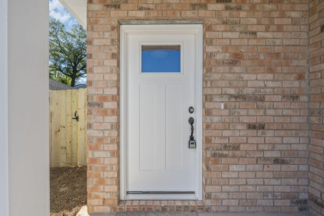 751 E Chestnut East Avenue, Crestview, FL 32536