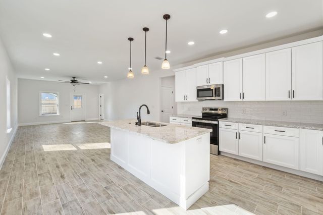 751 E Chestnut East Avenue, Crestview, FL 32536