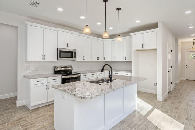 751 E Chestnut East Avenue, Crestview, FL 32536