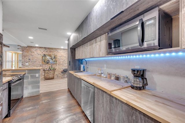 9000 NW 12th Ave, Miami, FL 33150