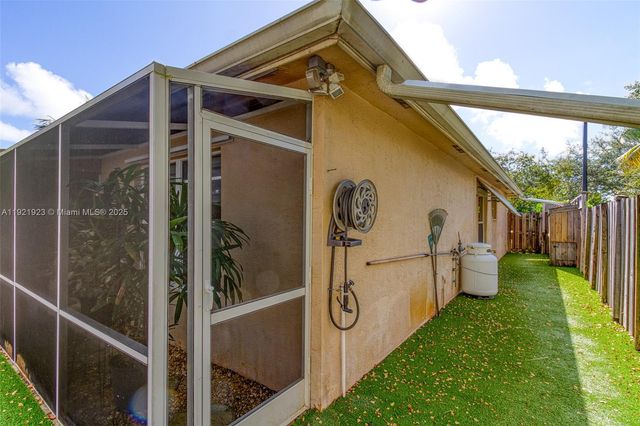 1383 NE 27th St, Pompano Beach, FL 33064