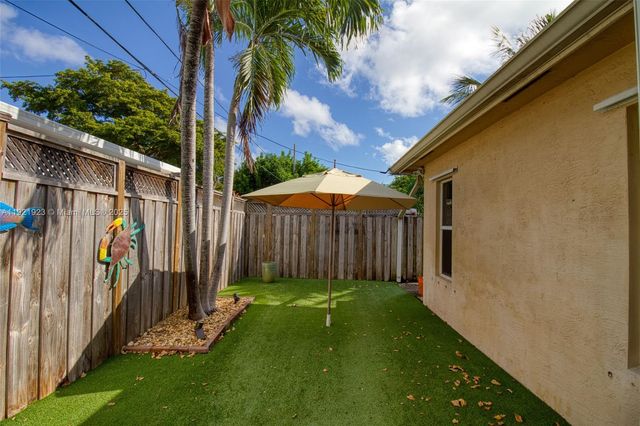 1383 NE 27th St, Pompano Beach, FL 33064