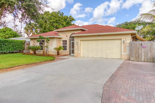 1383 NE 27th St, Pompano Beach, FL 33064