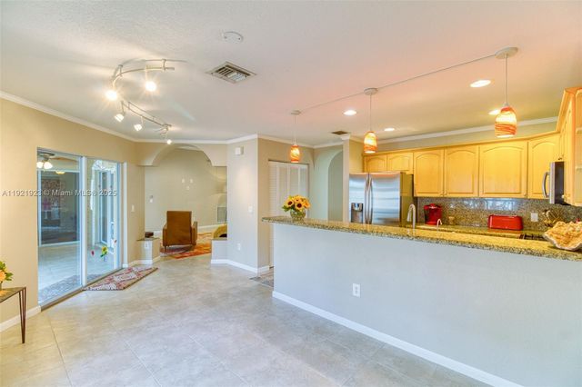 1383 NE 27th St, Pompano Beach, FL 33064