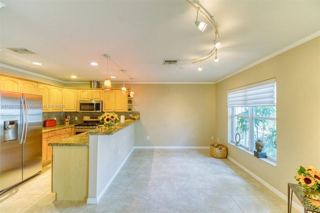 1383 NE 27th St, Pompano Beach, FL 33064