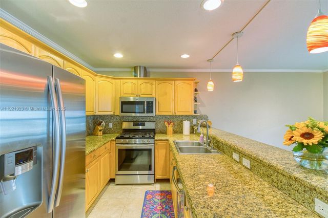 1383 NE 27th St, Pompano Beach, FL 33064