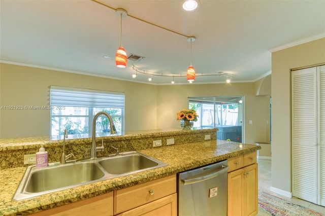 1383 NE 27th St, Pompano Beach, FL 33064